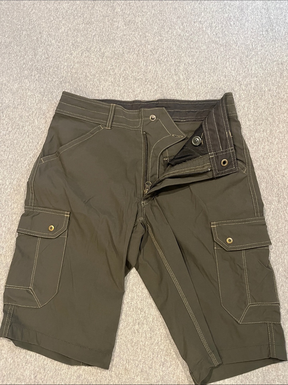 Kuhl olive green mens cargo shorts. Size 30